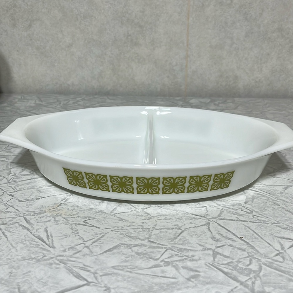 Pyrex 1 1/2 quart divided dish verde green square flower  no lid